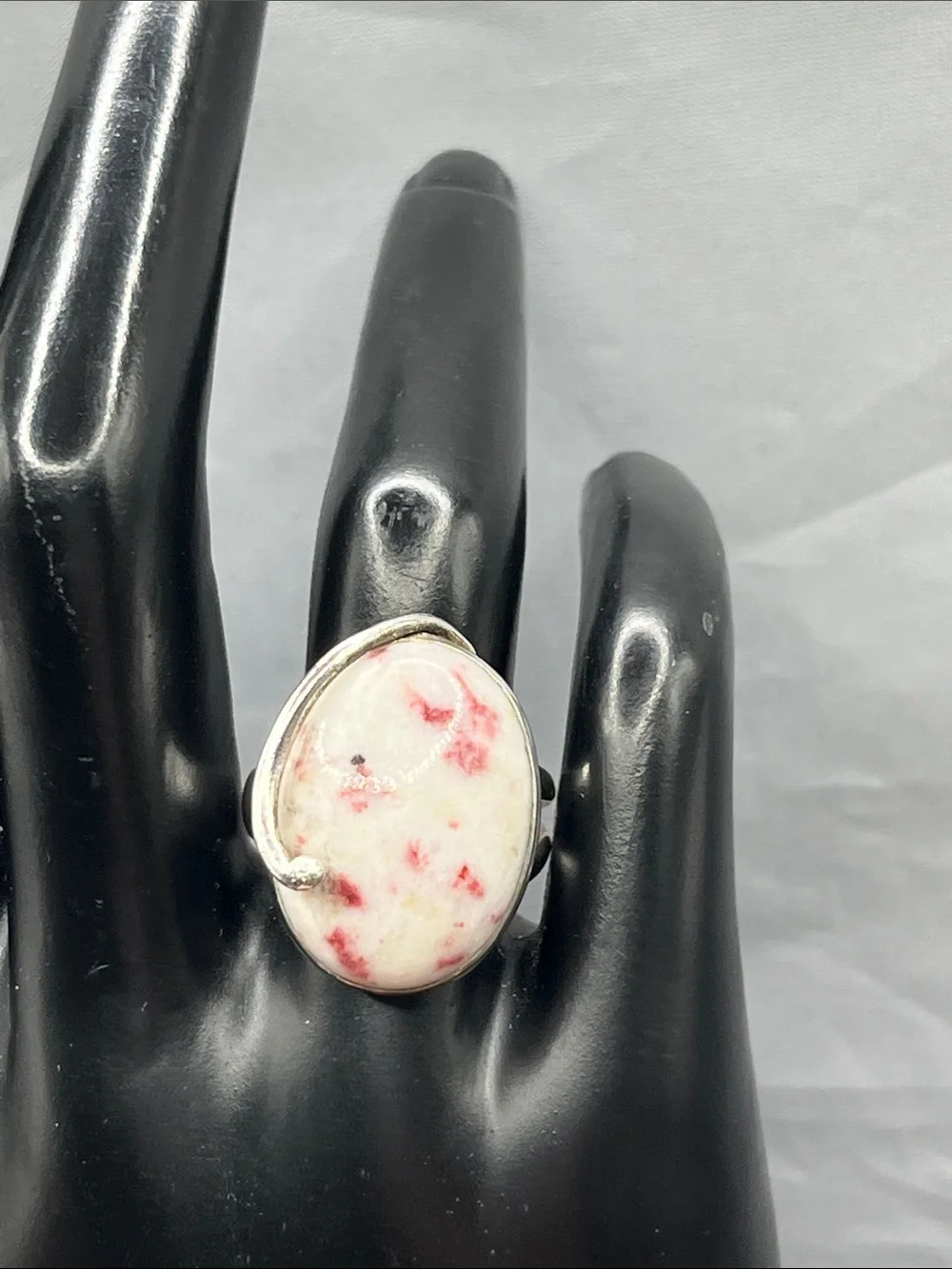 Sterling silver oval Cinnabrite or Cinnibar split shank ring size 8